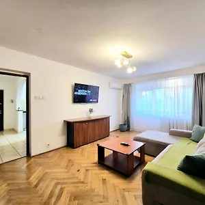Appartamento Next 2 Parliament - Tranquil Unirii - Airy & Comfy With Parking, Bucarest